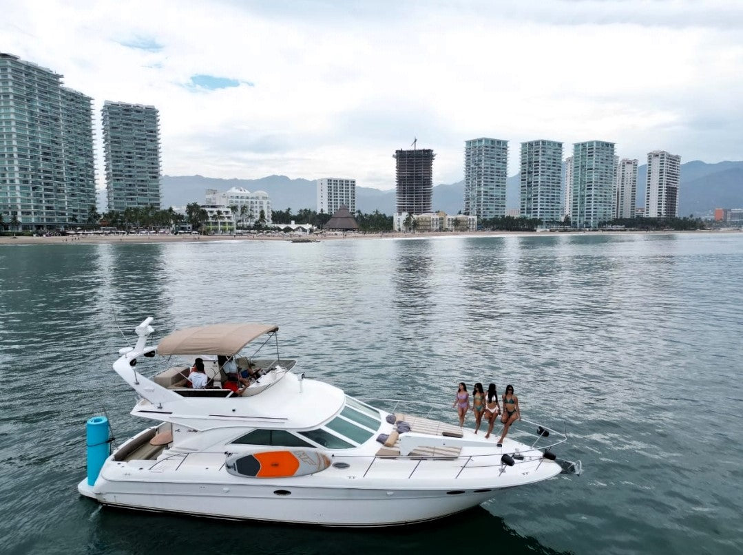 Private Yacht Cruise Sea Ray 42 feet (1-15 passengers)