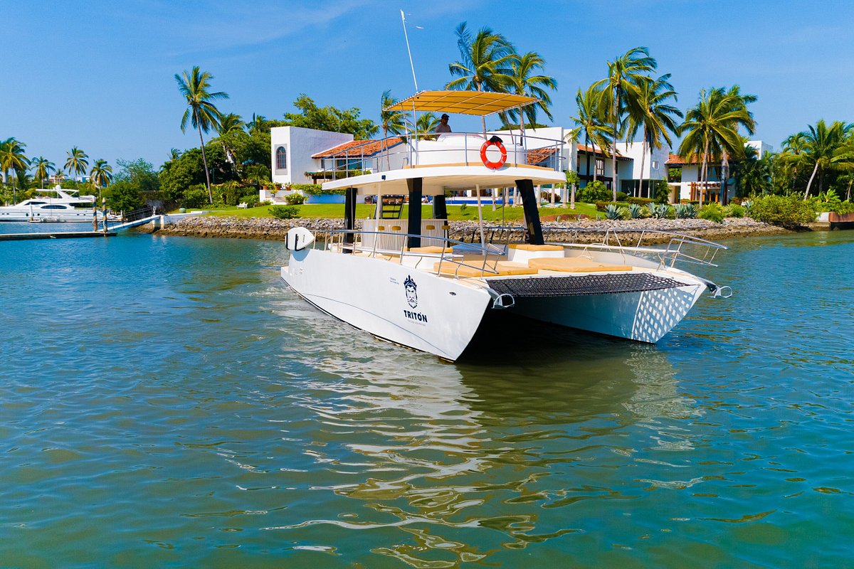 LUXURY CATAMARAN OCEAN TOUR & SNORKEL